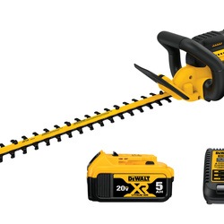 Lithium ion hedge trimmer with its complete kit