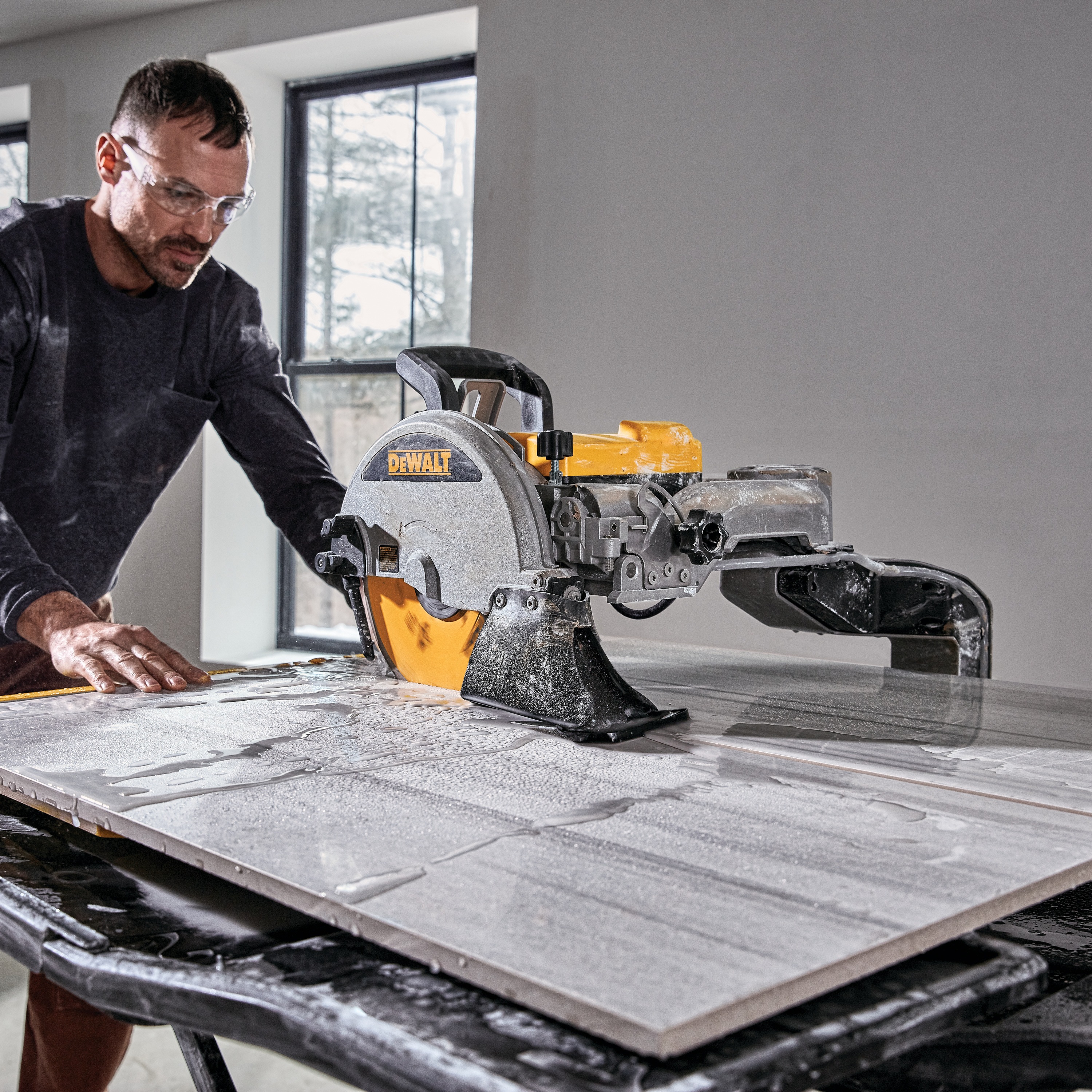 плиткорез rubi dx-250 1000 laser&level. профессиональный станок для резки керамогранита. резка керамогранита аренда. плиткорез husqvarna ts 300 e 230v. однофазный резки.