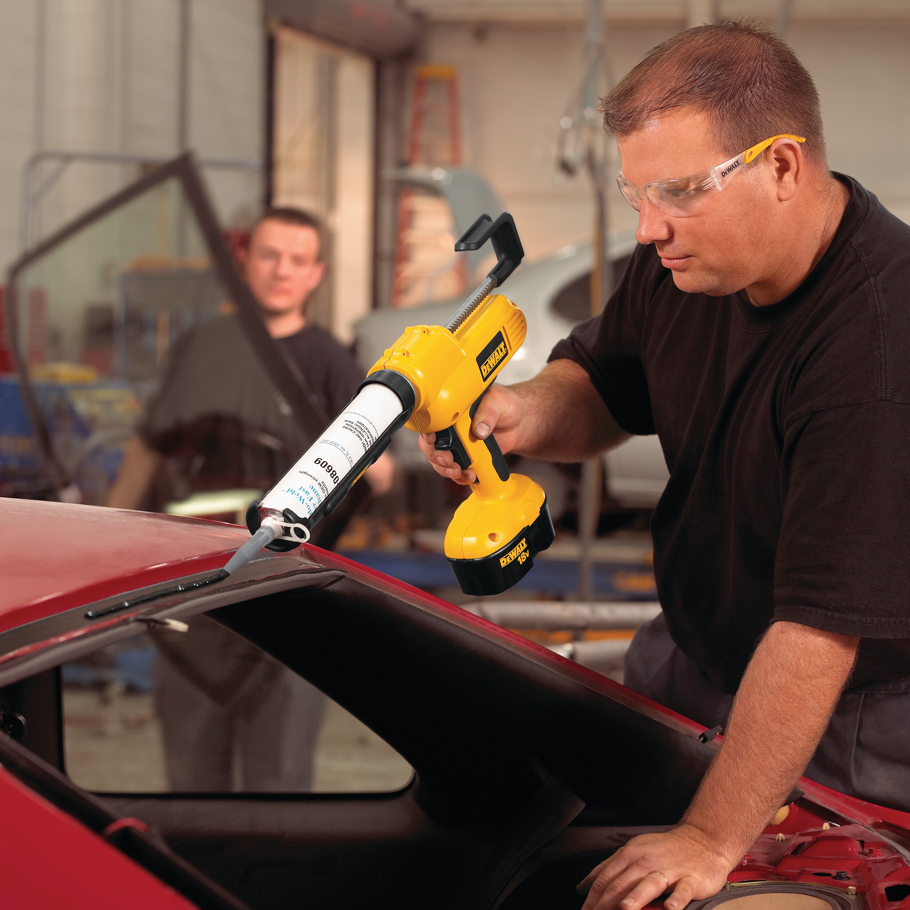 18V Cordless Adhesive Dispenser 10oz DC545K DEWALT