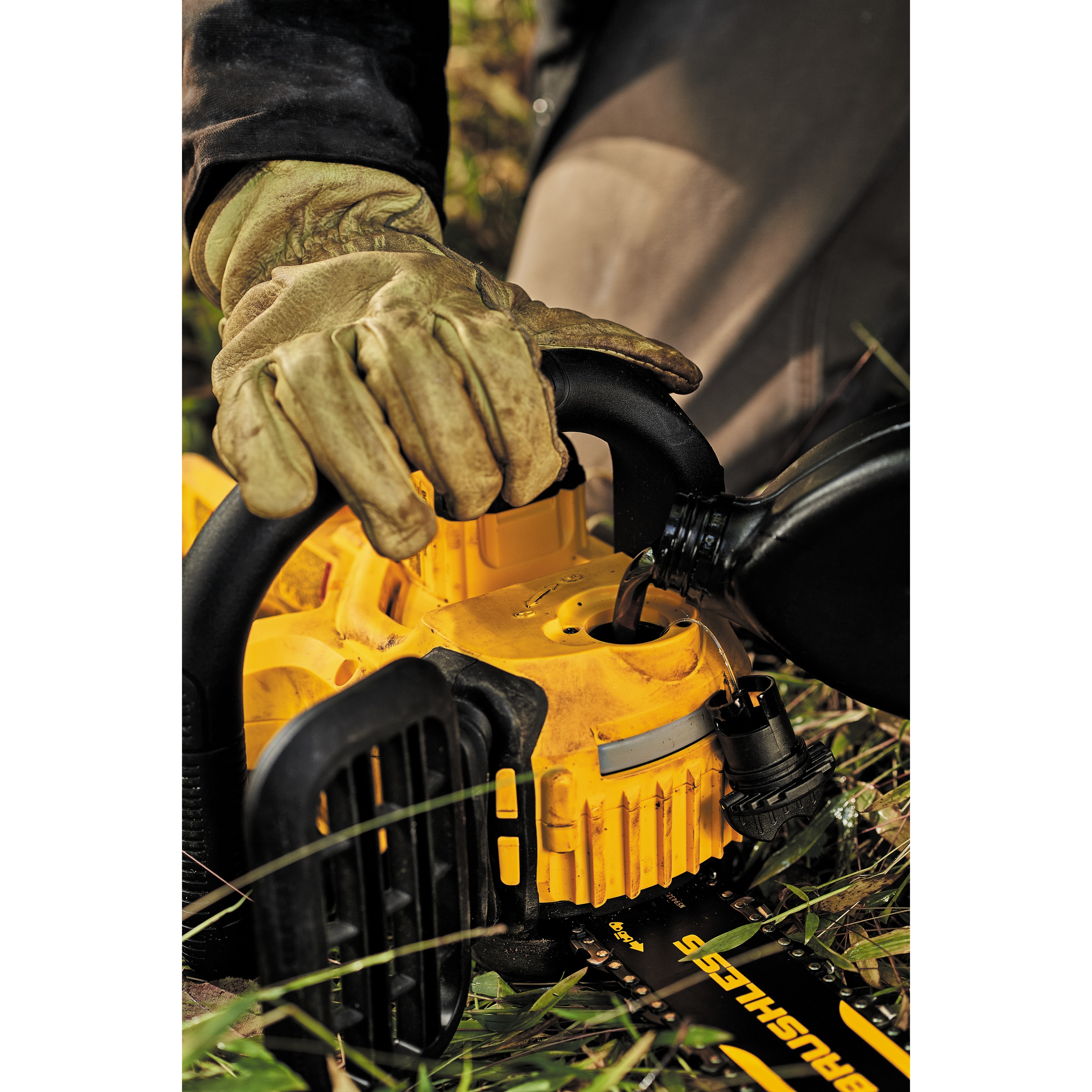 Close up of chain oil fill cap feature of XR® Compact 12 inch Cordless Chainsaw
