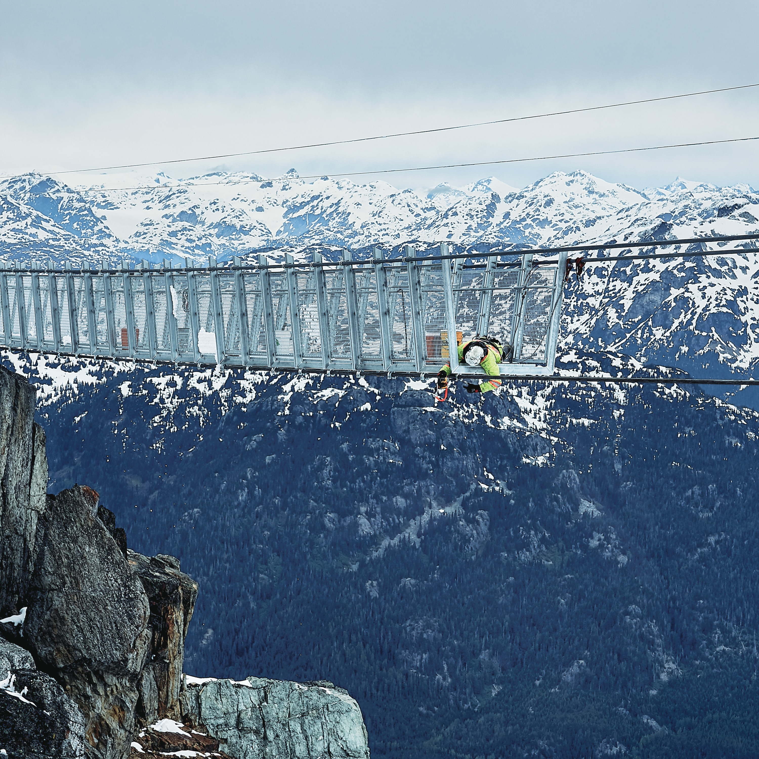 20V MAX* XR® Hammer Drill/Impact Driver Combo Kit with LANYARD READY