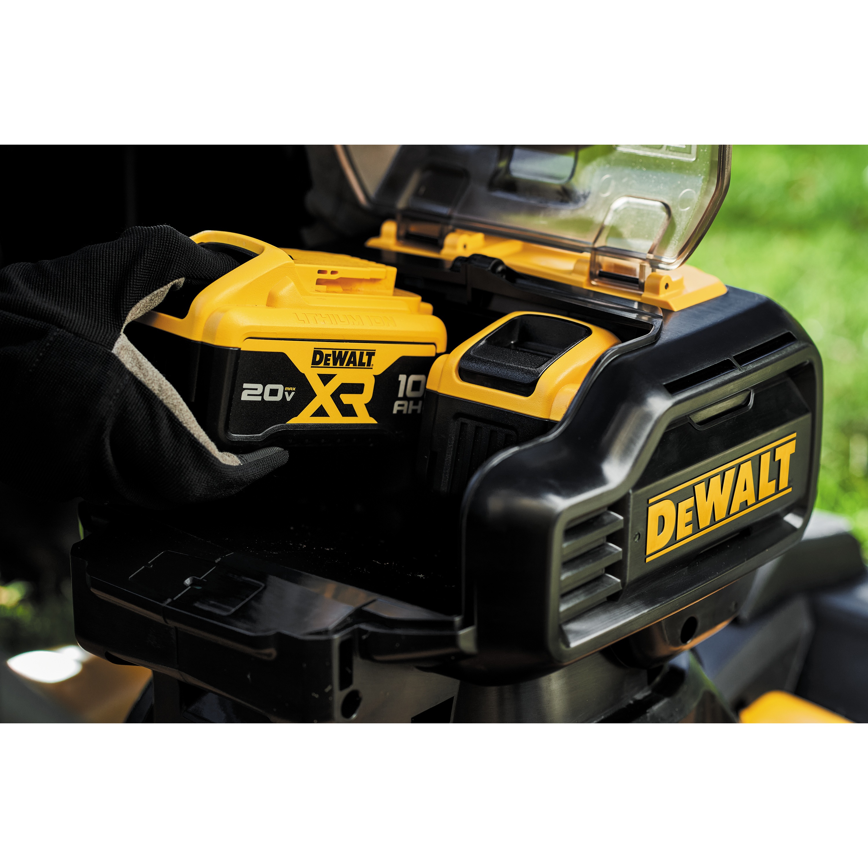 2X20V MAX* 211/2 in. Brushless Cordless FWD SelfPropelled Lawn Mower