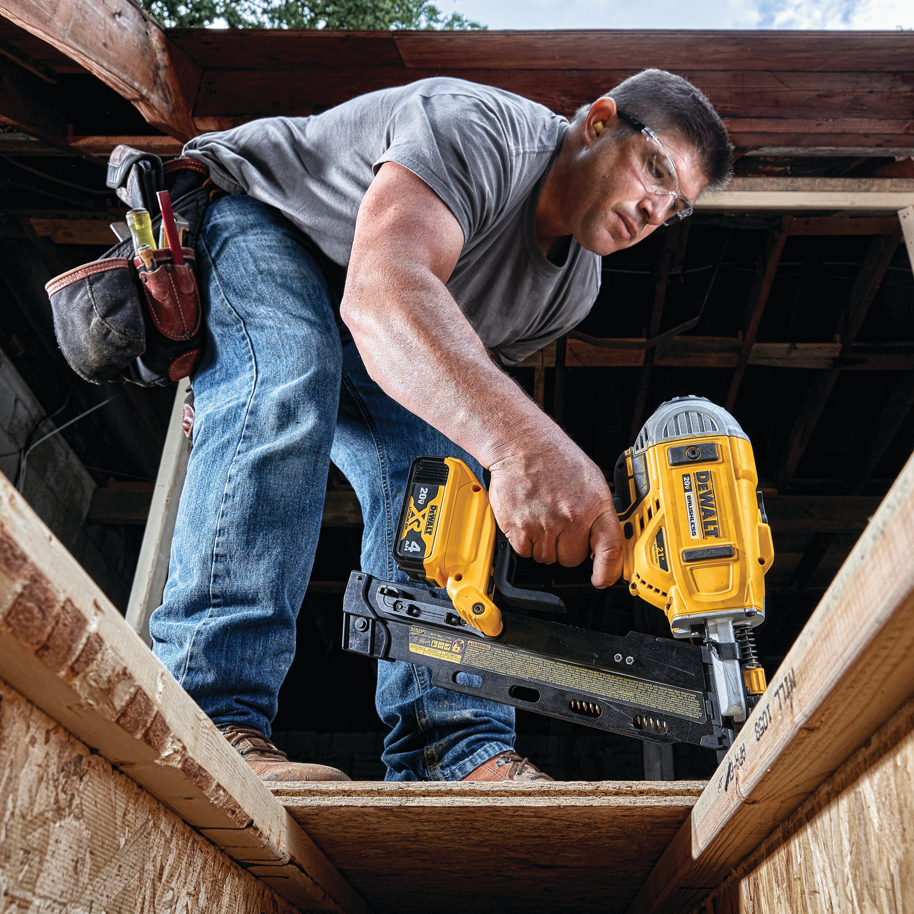 21 inch Plastic Collated Cordless Nailer in action by a constructor worker on a wooden frame