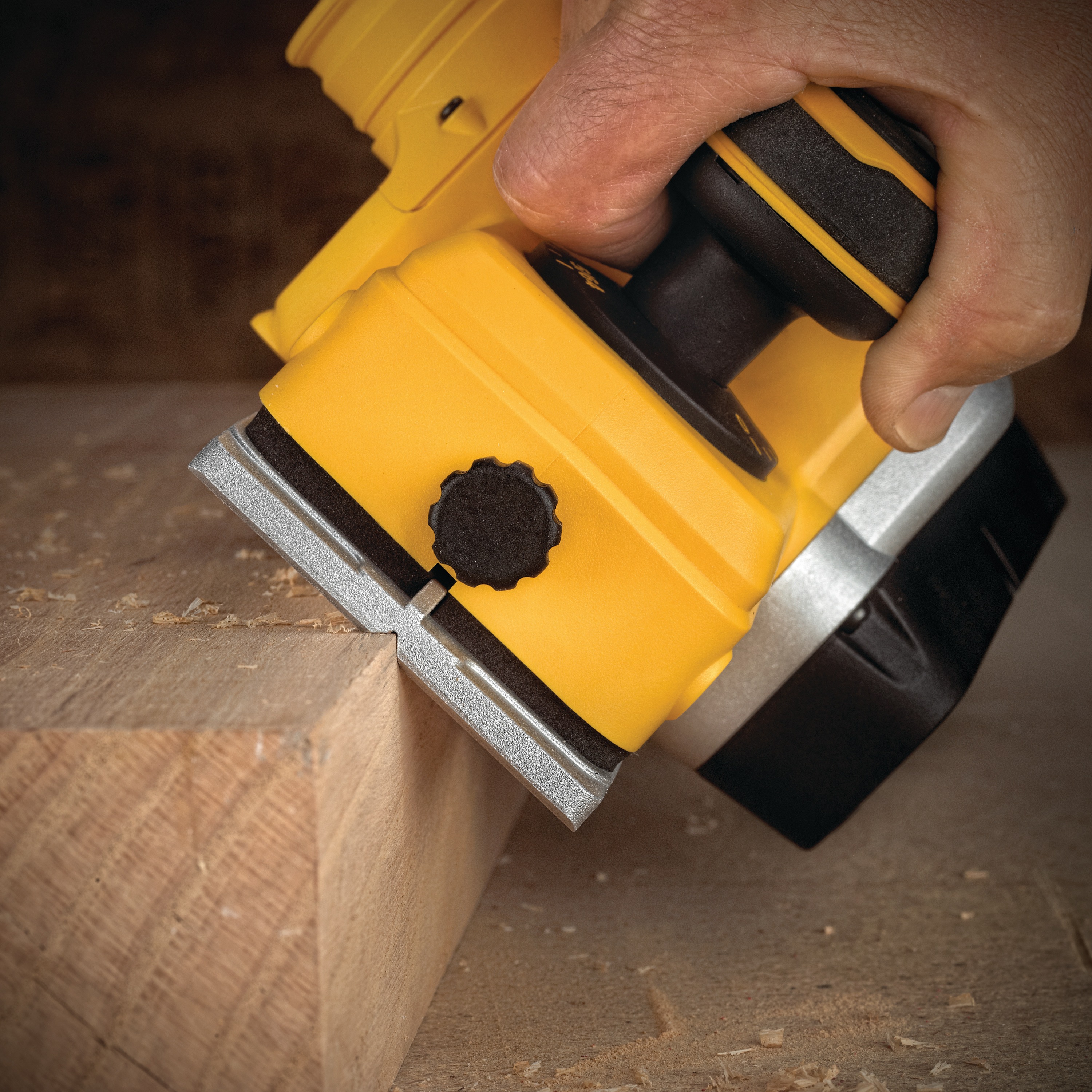 Precision machined groove feature of   Brushless cordless planer.