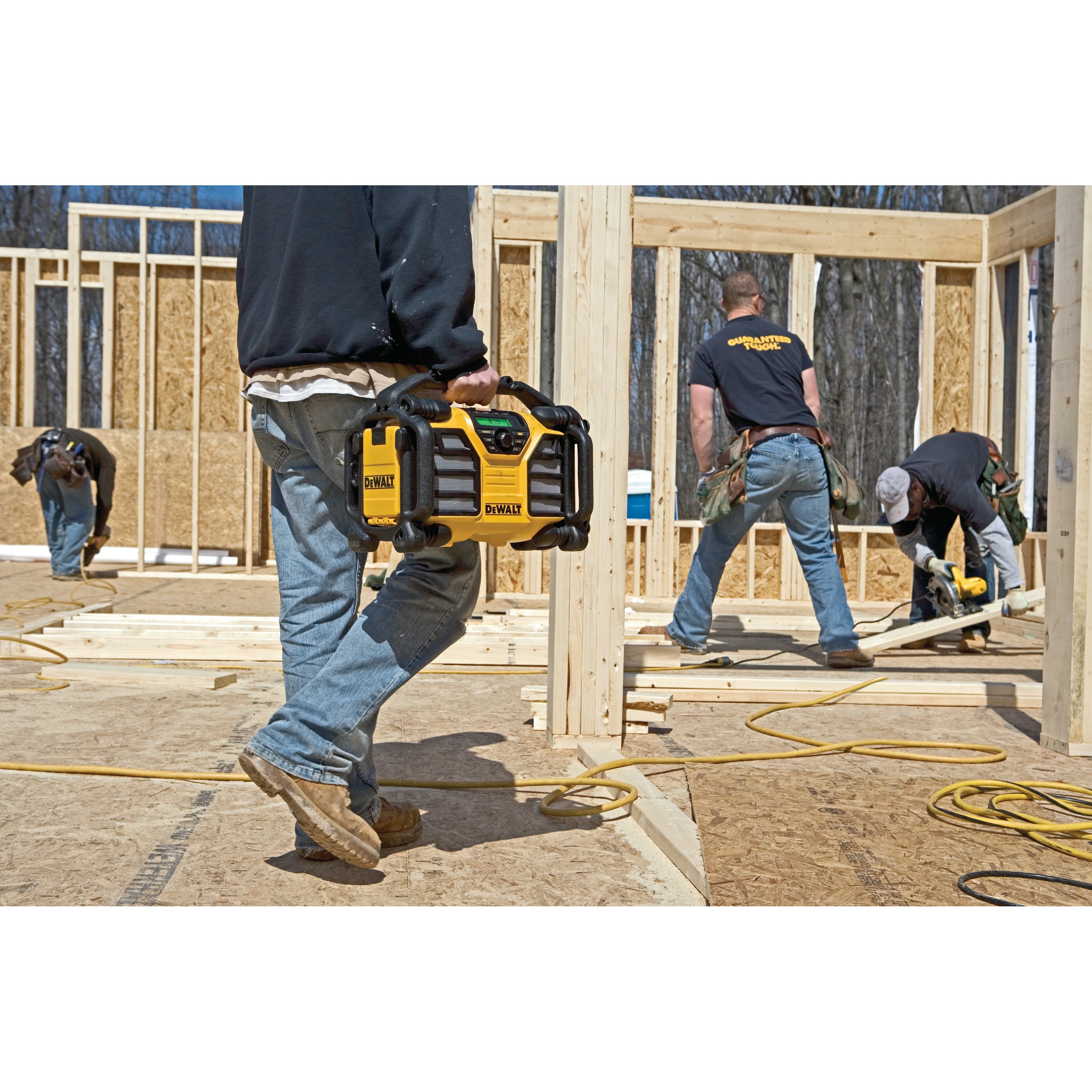 12V/20V MAX* Worksite Charger Radio DCR015 DEWALT
