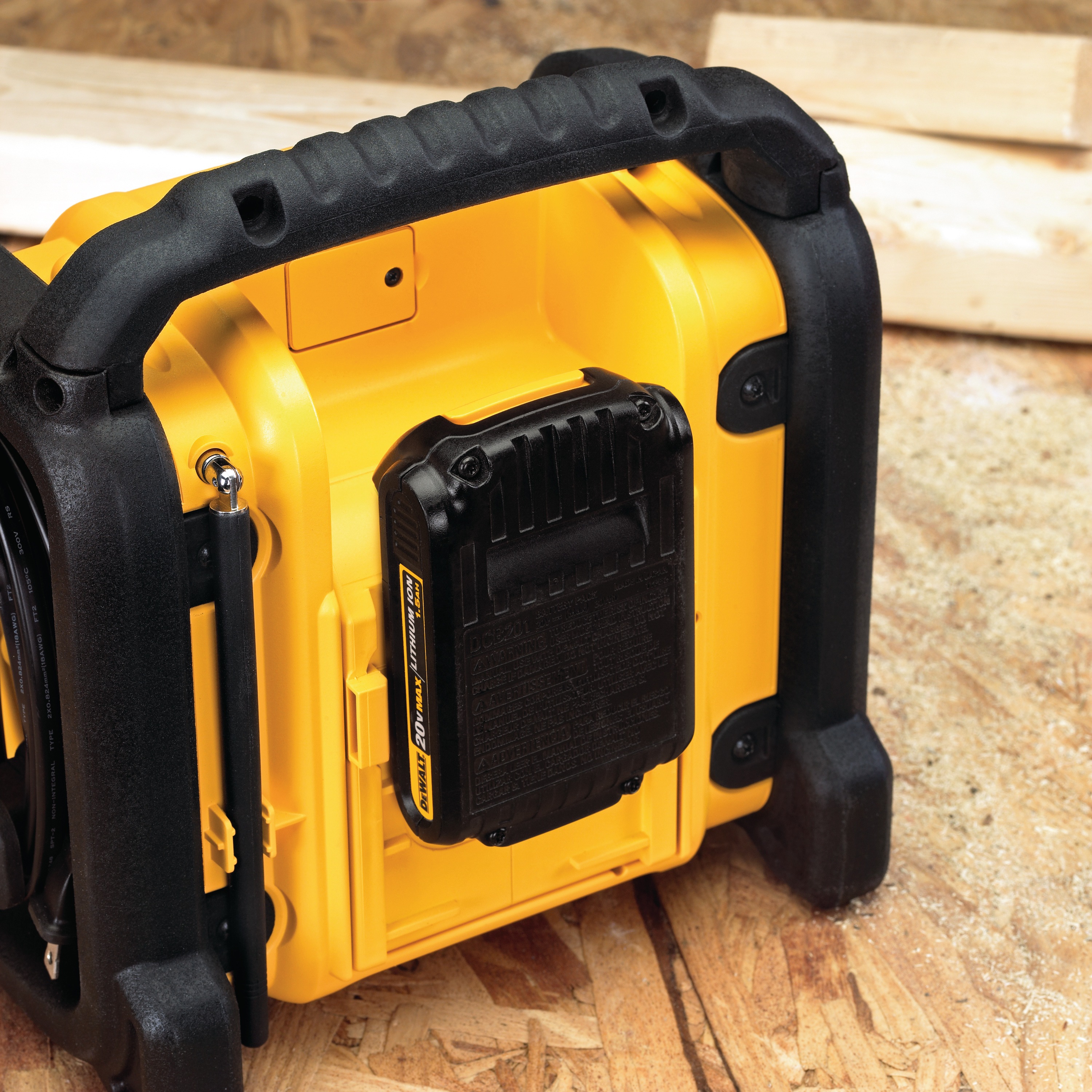 20 volts power battery feature of Compact Worksite Radio.