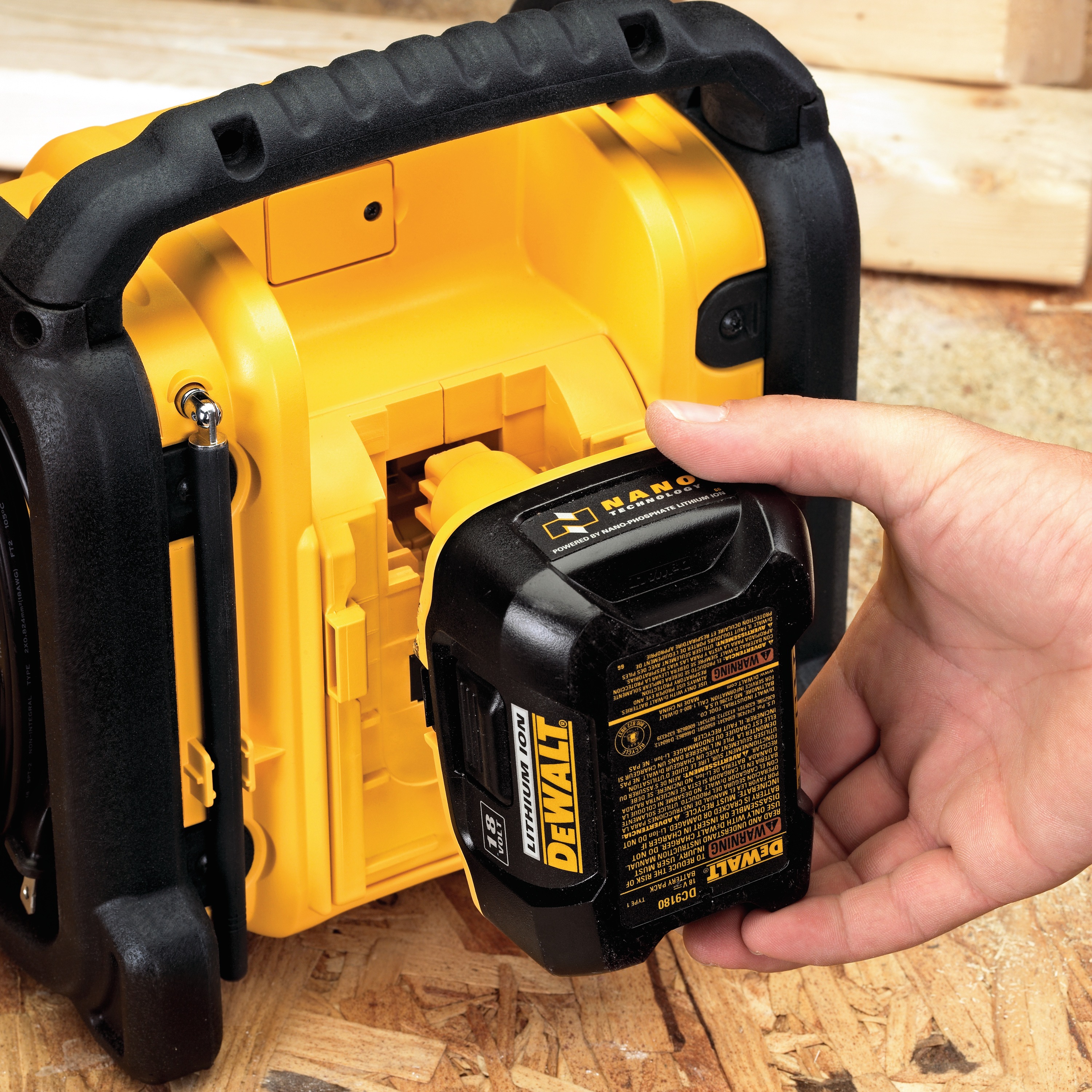 18 volts NiCad/Lithium Ion power battery feature of Compact Worksite Radio.