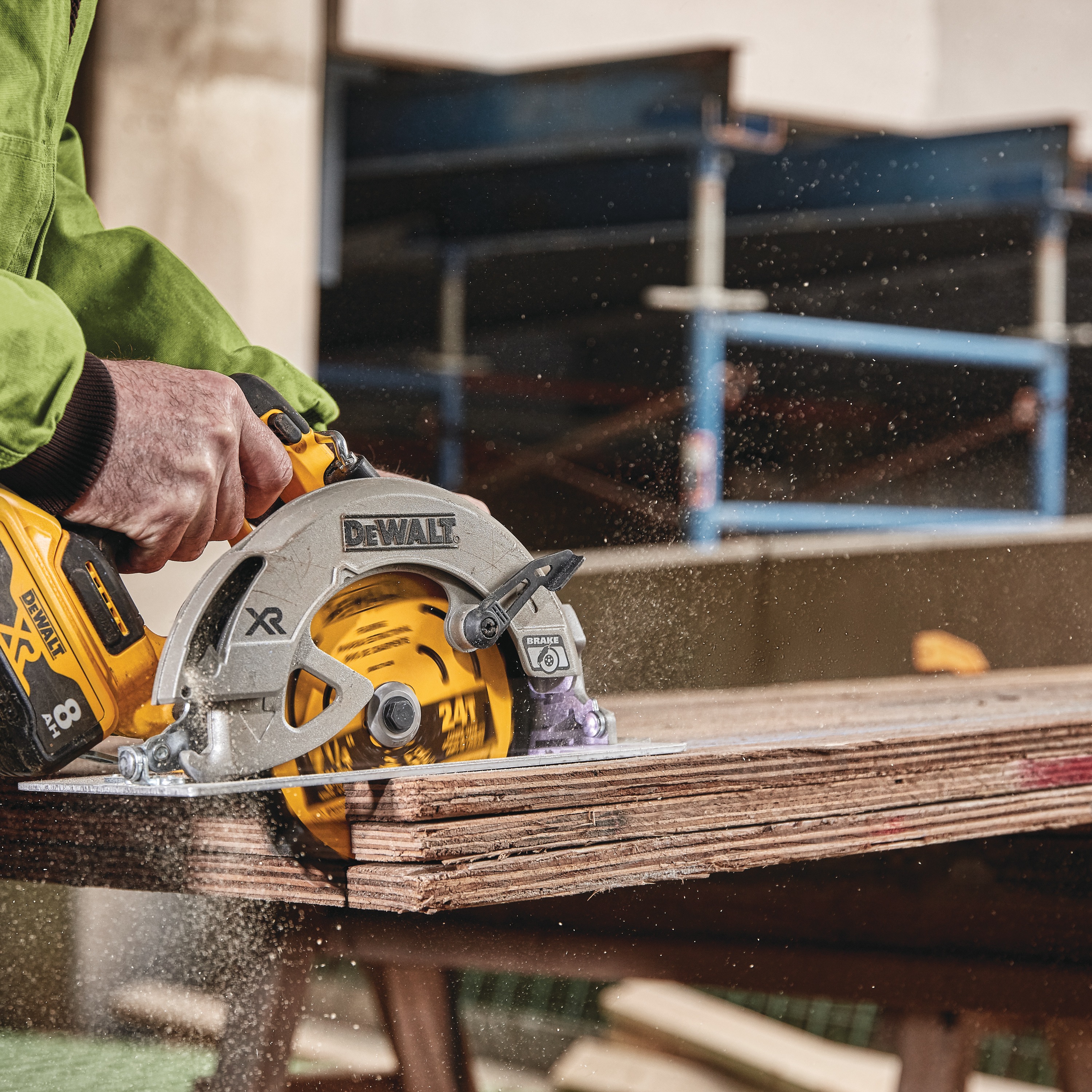 XR brushless circular saw with POWER DETECT tool technology cutting wooden boards.