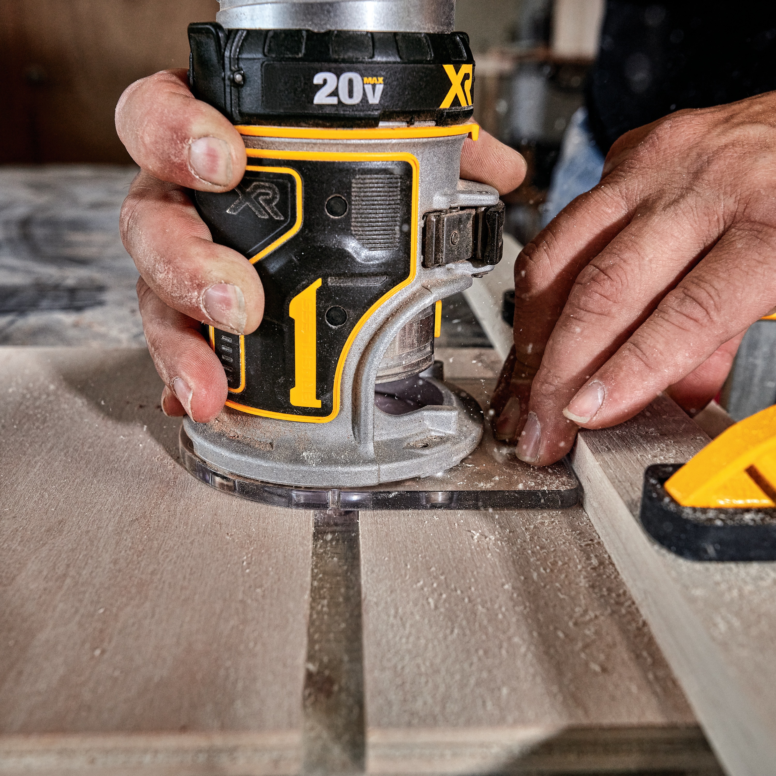 profile of Brushless Cordless Compact Router.