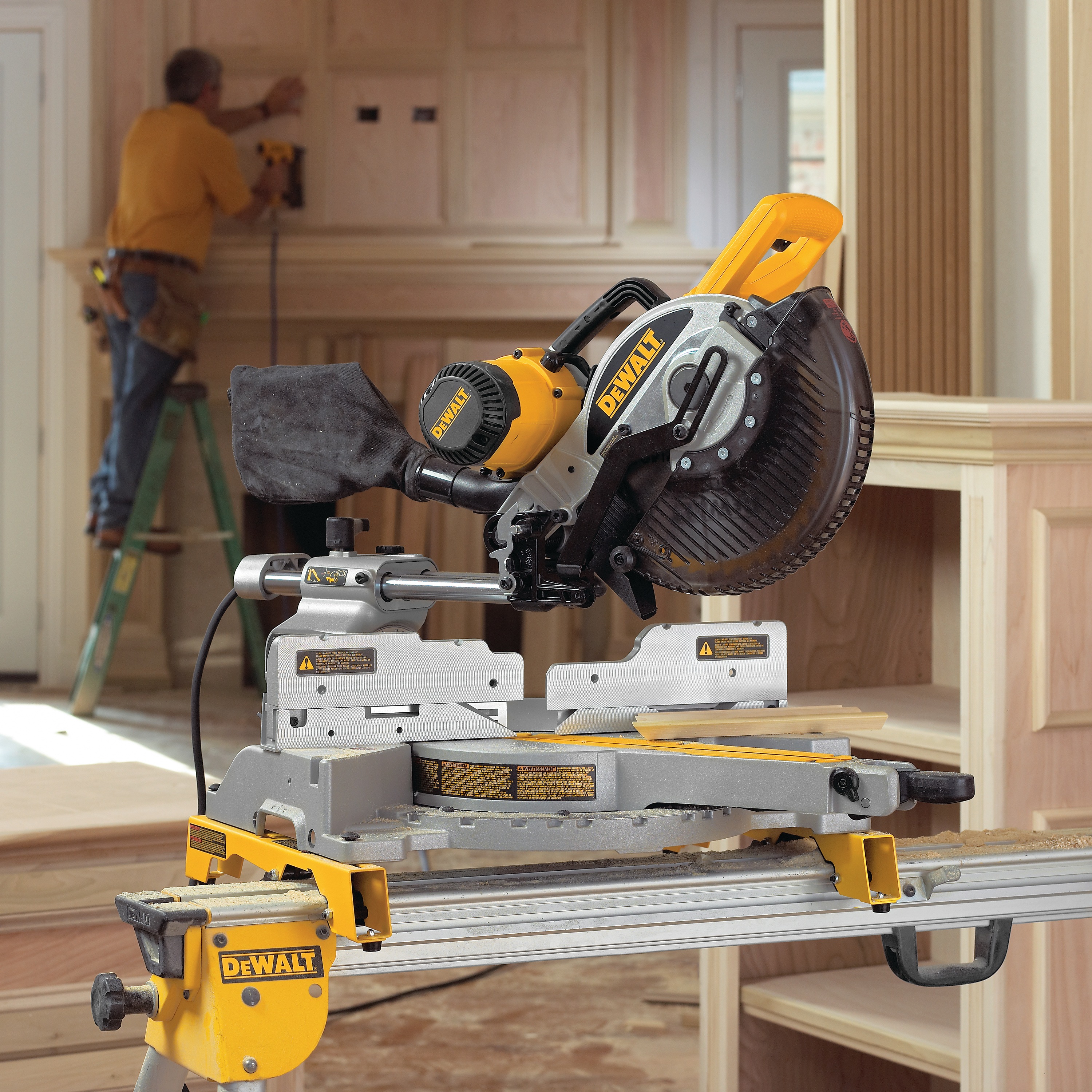 10 in. (254 mm.) DoubleBevel Sliding Compound Miter Saw DW717 DEWALT