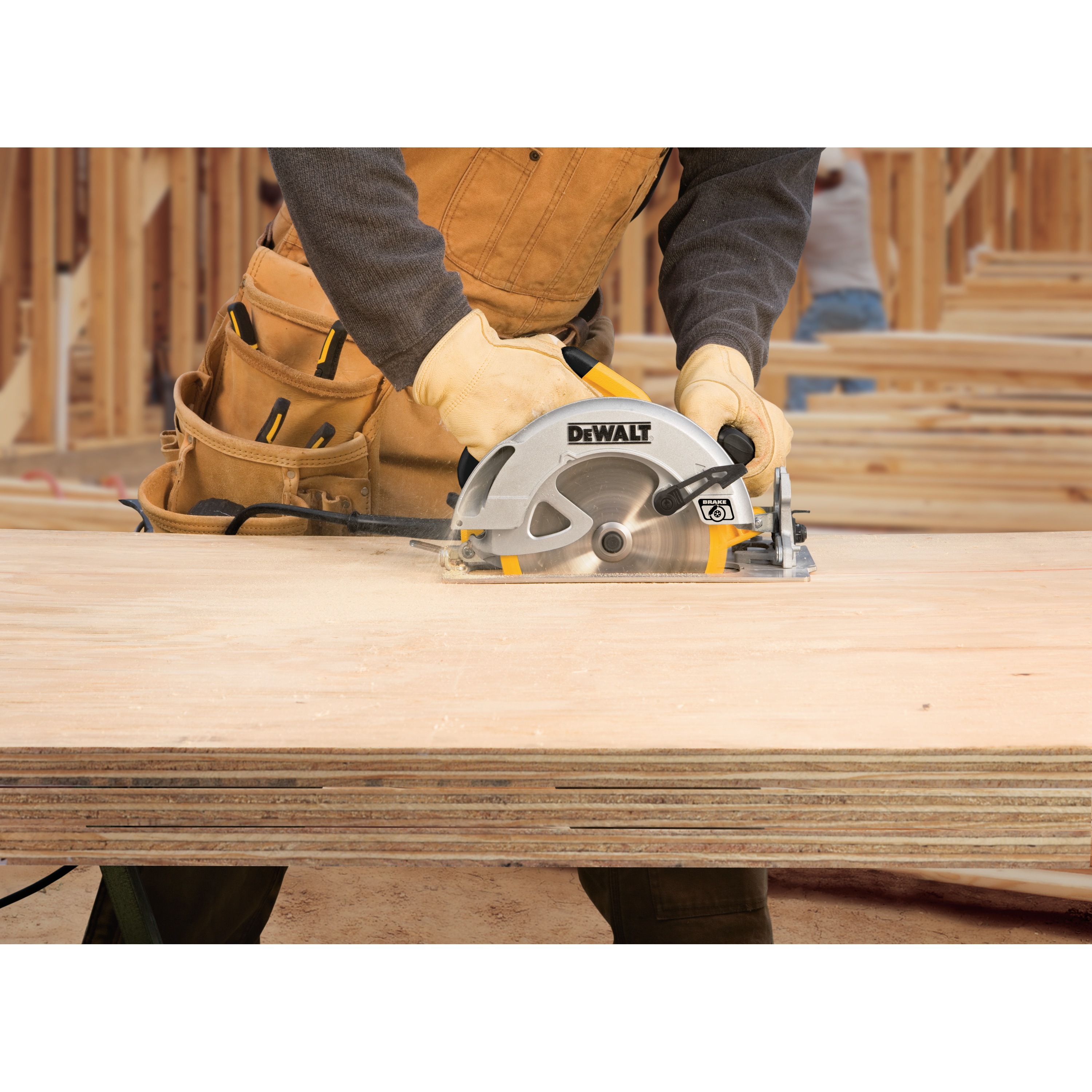 7 and one quarter inch lightweight circular saw sawing through multiple sheets of wood.