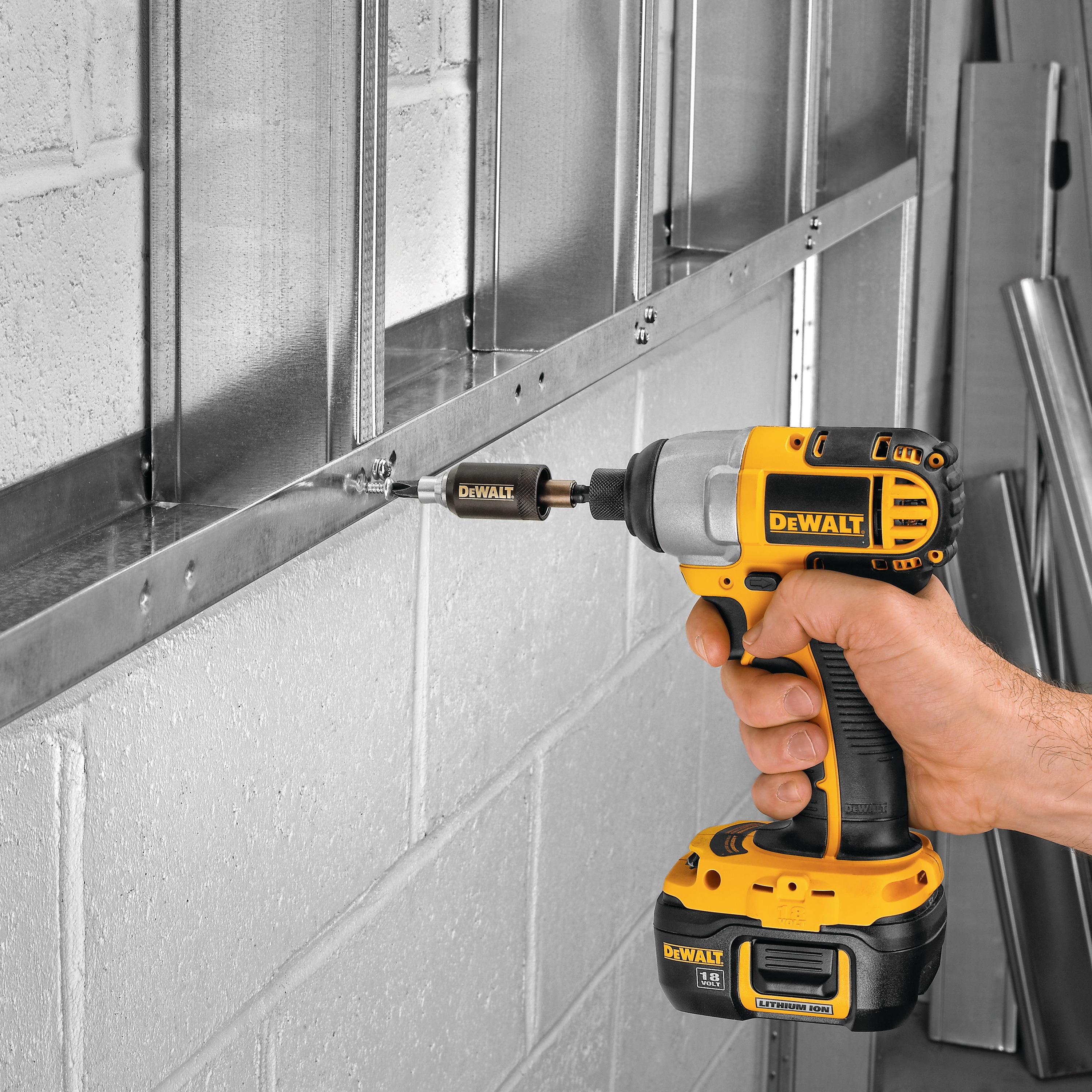 Магнитный держатель 60мм. Держатель бит DEWALT dt7701. Держатель для бит девольт. Держатель бит с гасителем удара DEWALT dt7513t, 5.5НМ. DEWALT Импакт держатель.