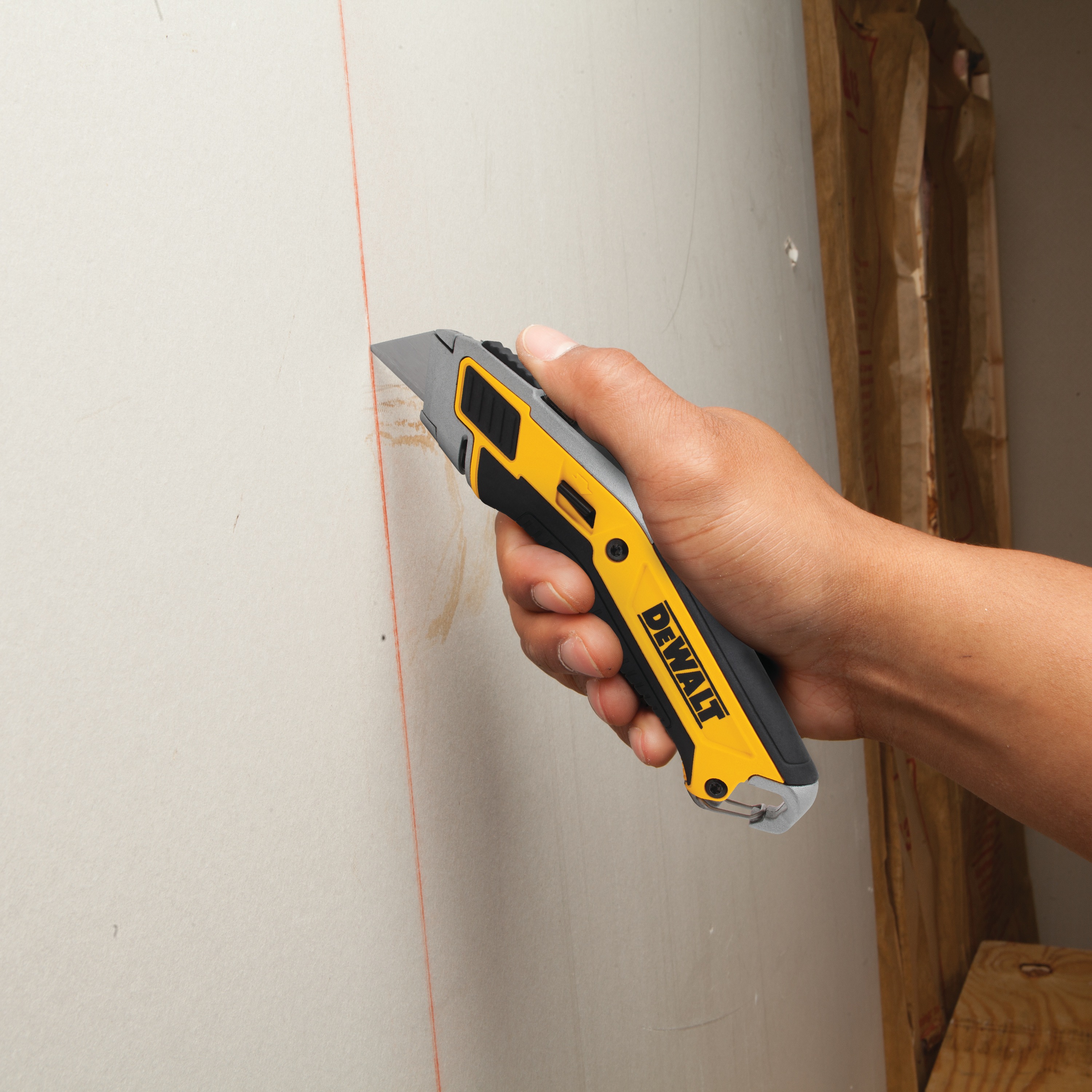 Premium Retractable Utility Knife DWHT10295 DEWALT