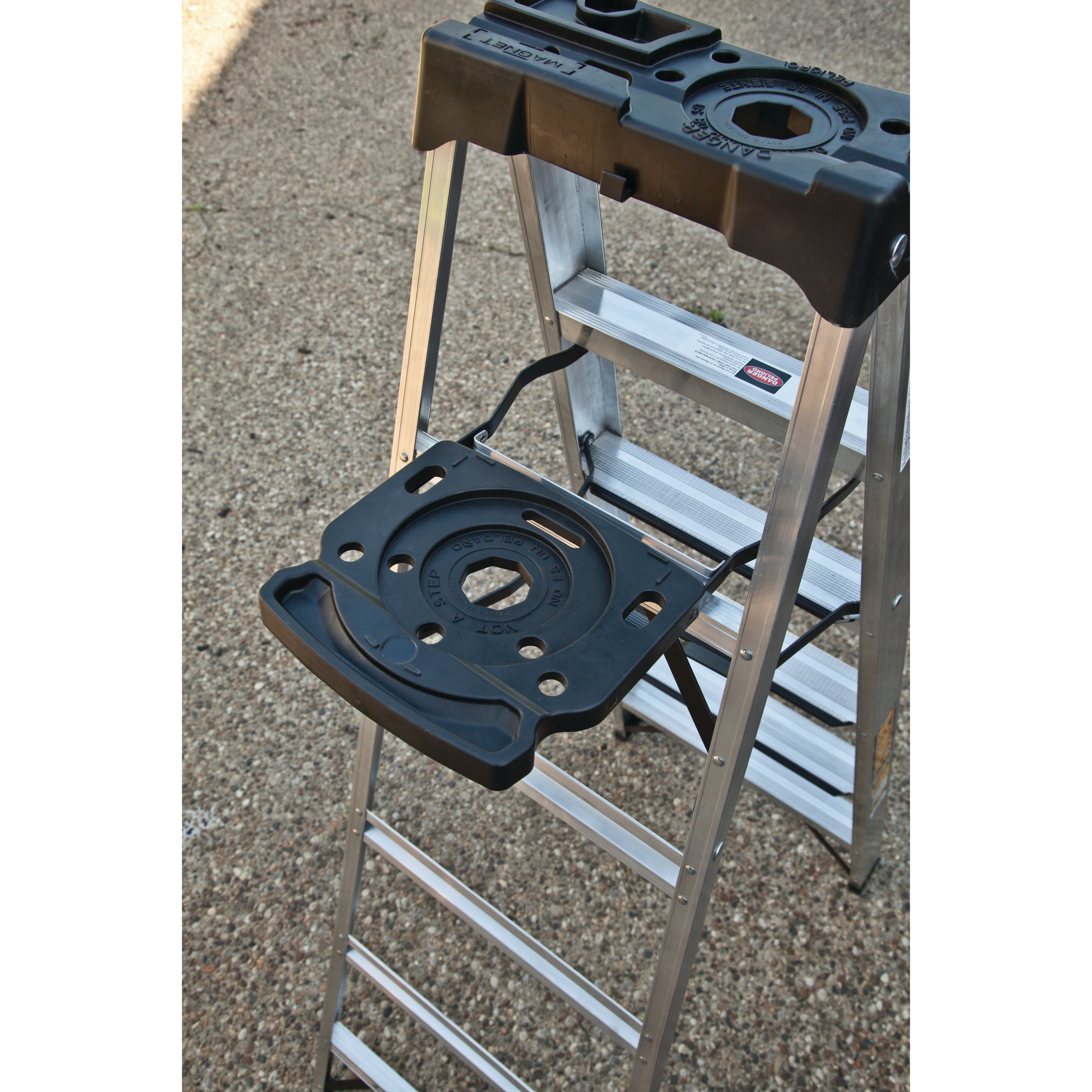 Automatic closing pail shelf feature of 10 foot Aluminum Step Ladder.
