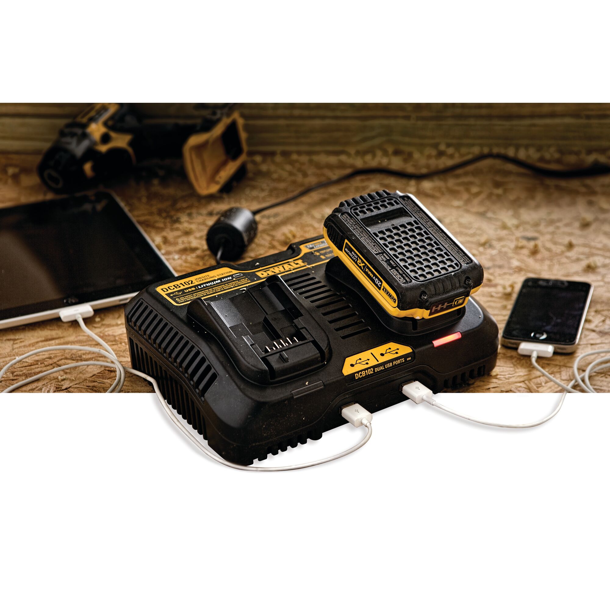 DEWALT 20V MAX* Charging Station for Jobsite with 4Ah Battery Pack  (DCB102BP)