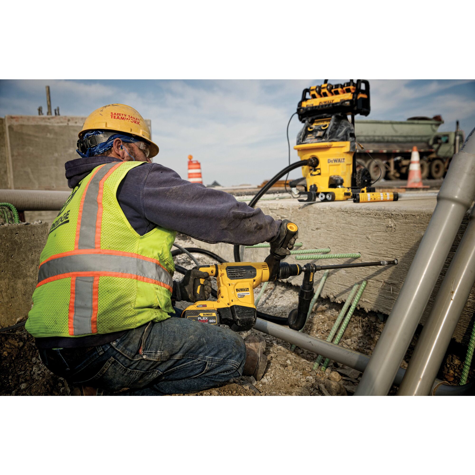 60V MAX 1 9 16 in. Brushless Cordless SDS MAX Combination Rotary
