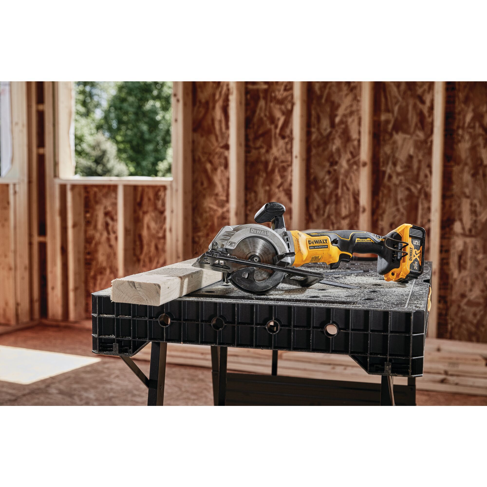 ATOMIC™ 20V MAX* Brushless Cordless 4-1/2 in. Circular Saw (Tool