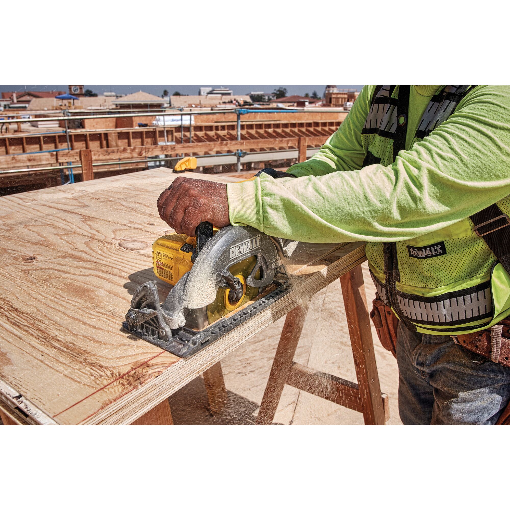 FLEXVOLT 60V MAX 7 1 4 in. Cordless Worm Drive Style Saw Tool