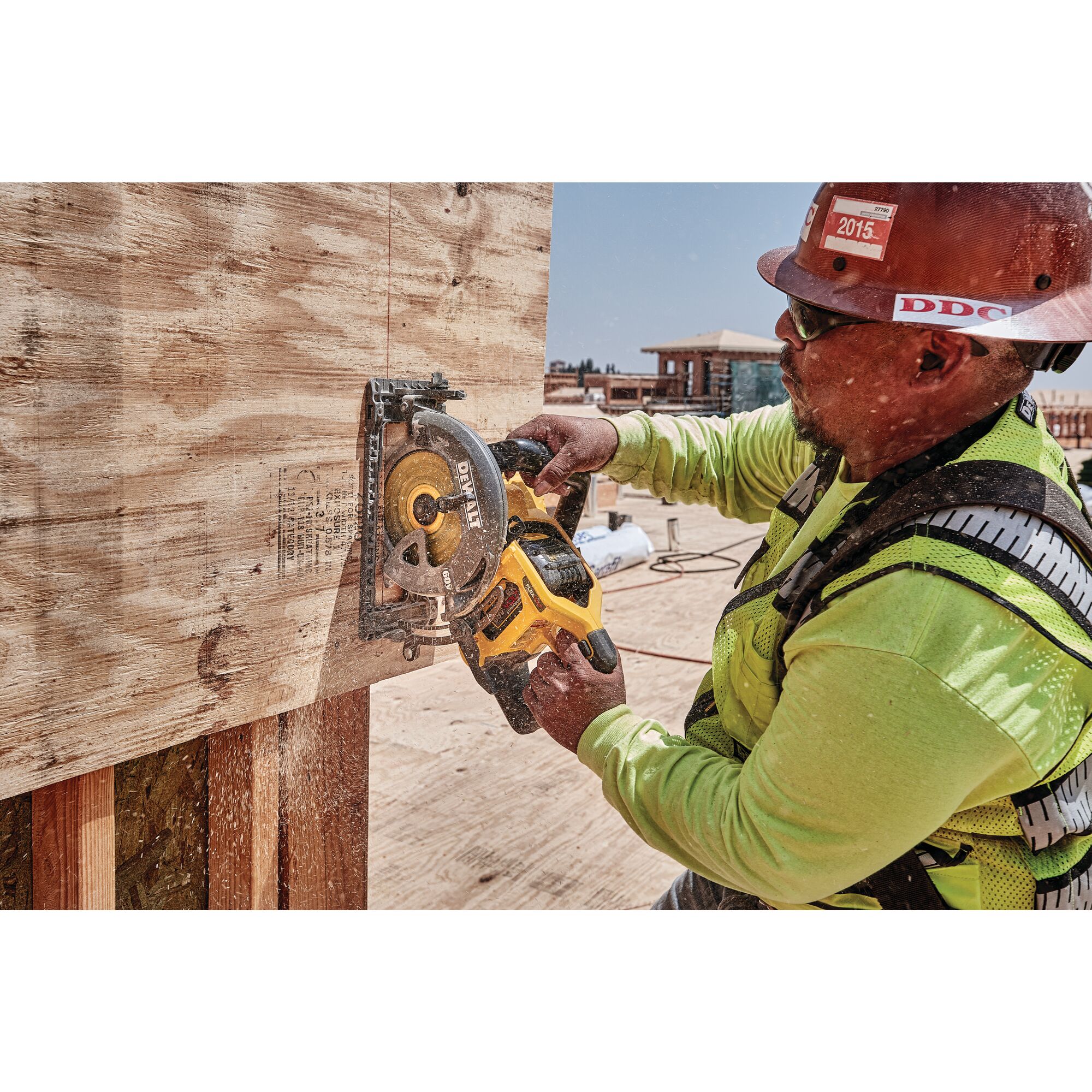 FLEXVOLT 60V MAX 7 1 4 in. Cordless Worm Drive Style Saw Tool