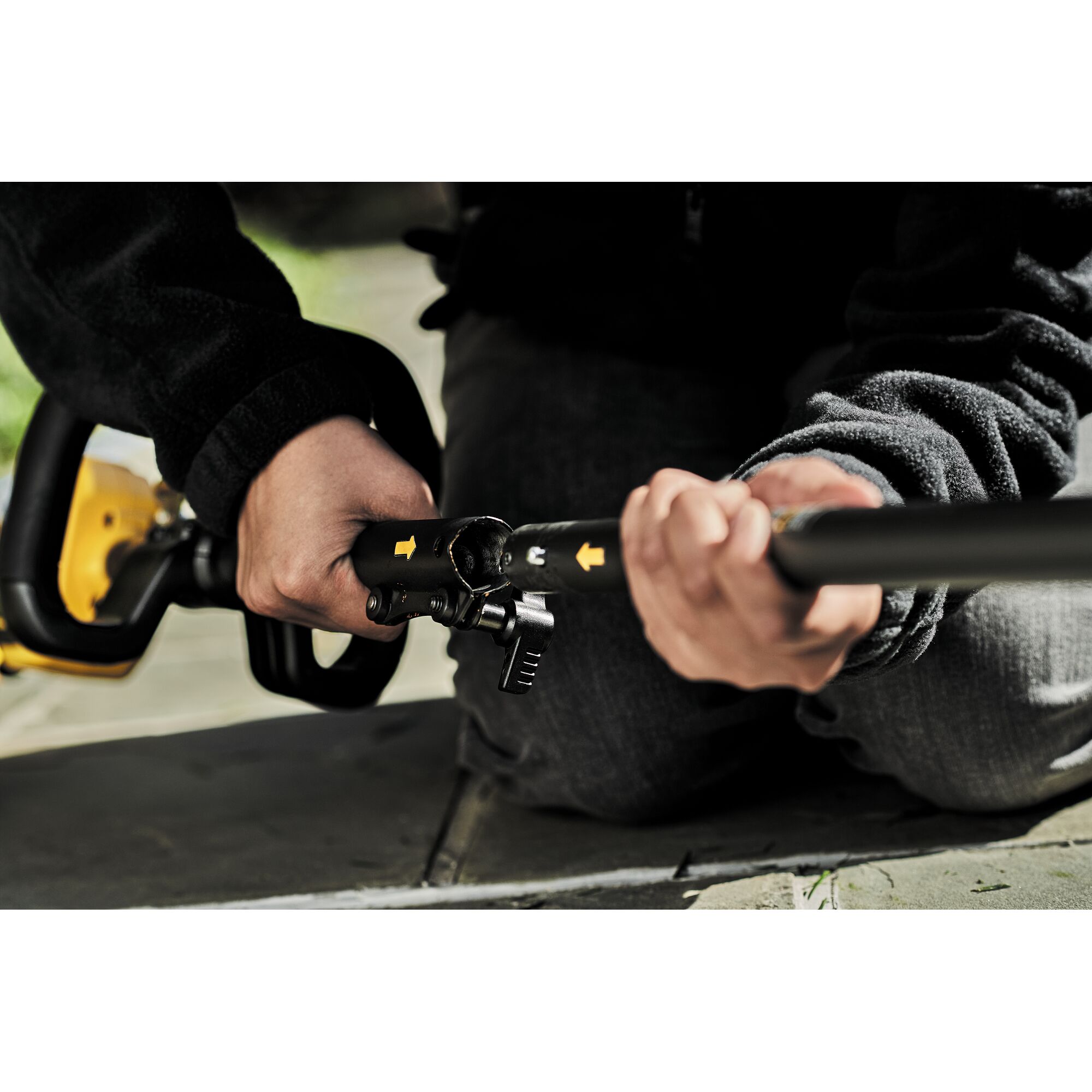 60V MAX 17 in. Brushless Attachment Capable String Trimmer Kit