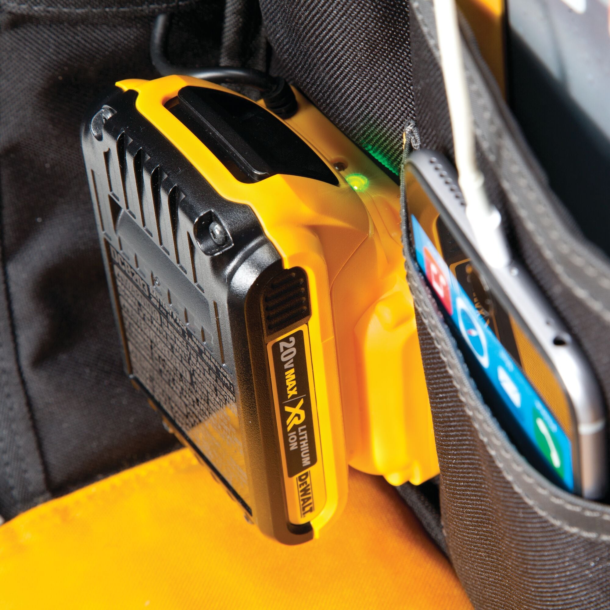 23-Pocket USB Charging Tool Backpack | DEWALT 23-Pocket USB Charging Tool Backpack | DEWALT