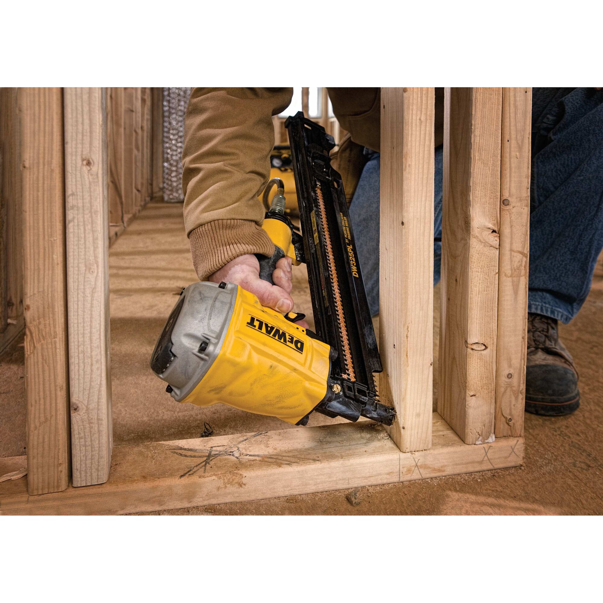 Details about   DEWALT DWF83PL Pneumatic 21-Degree 3-1/4 in LN Collated Framing Nailer 