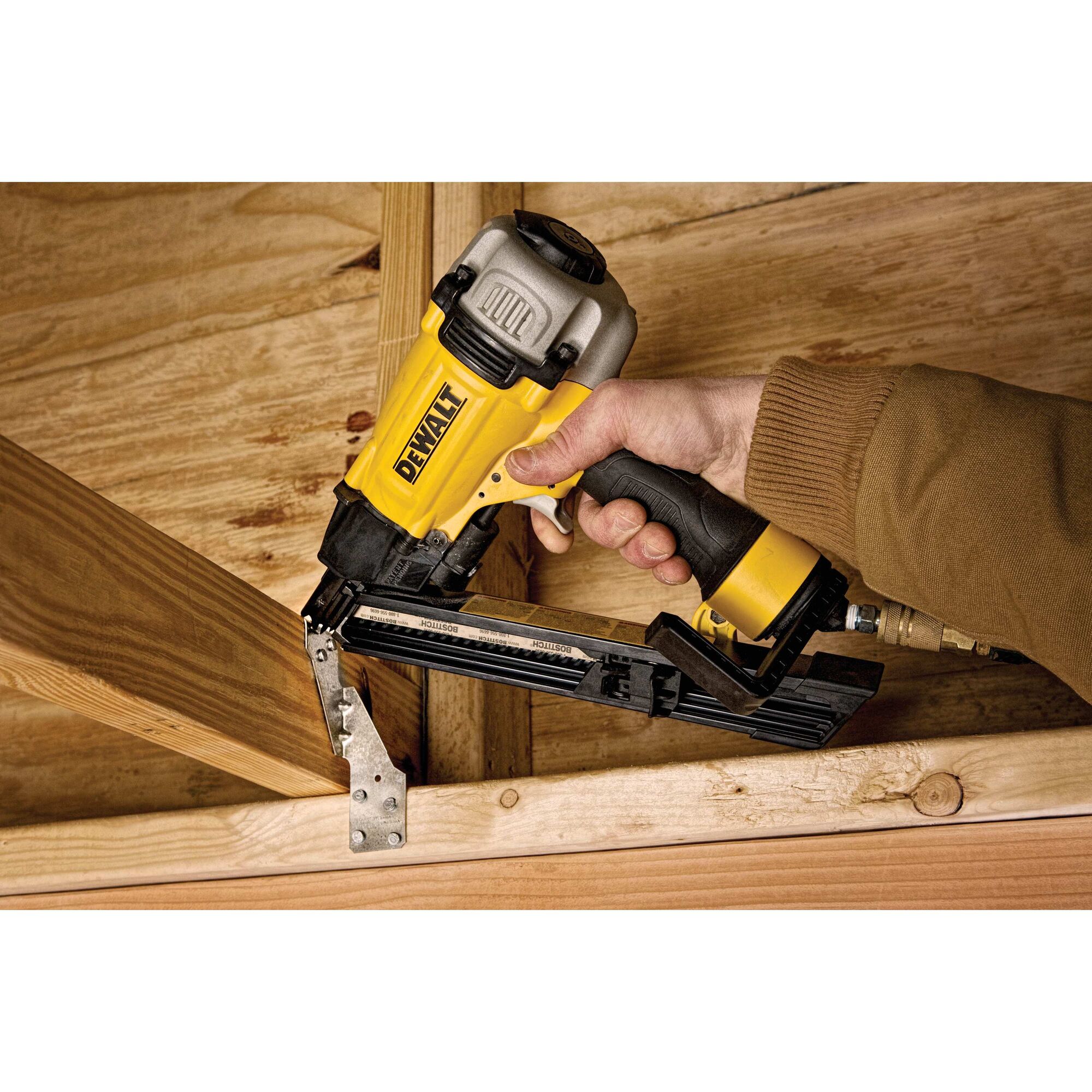Metal connector nailer DEWALT