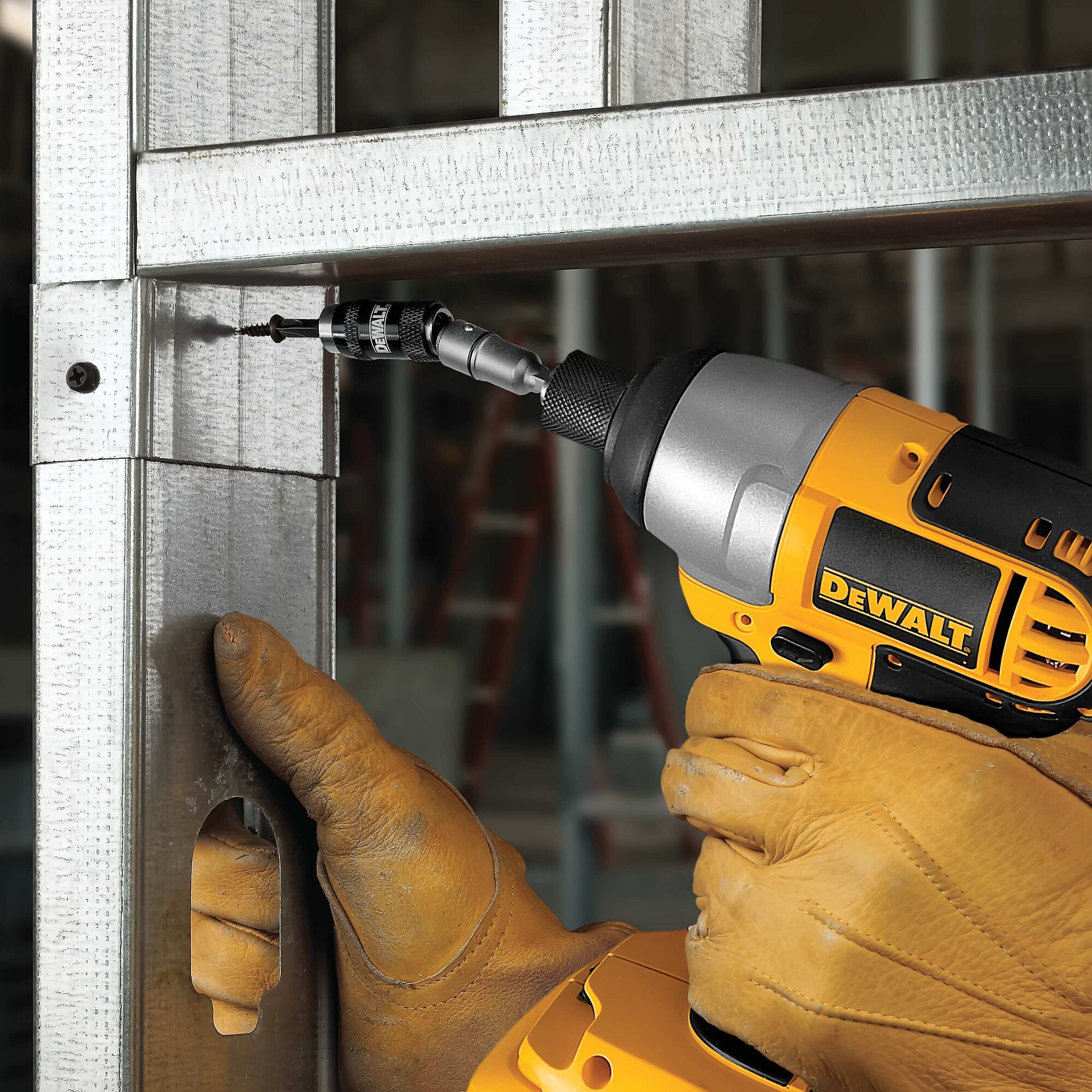 IMPACT READY® Magnetic Pivot Holder | DEWALT