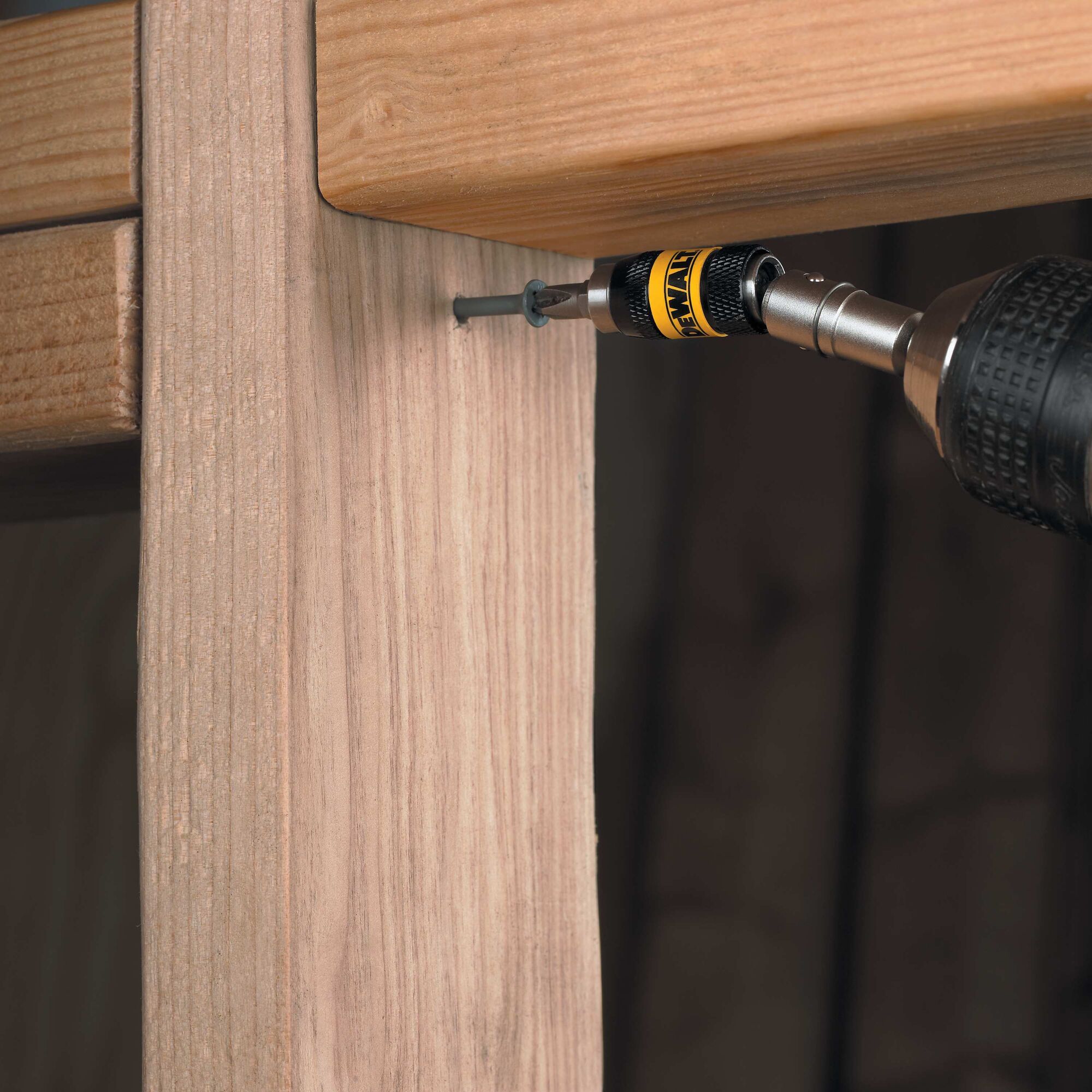 IMPACT READY® Magnetic Pivot Holder | DEWALT