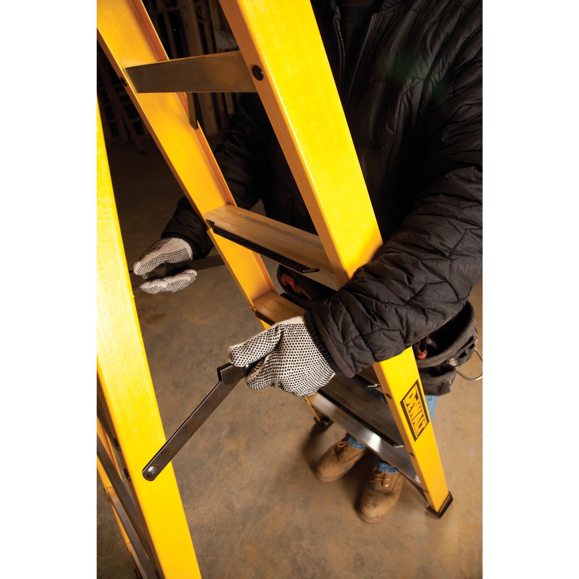 Dewalt 4 on sale ft ladder