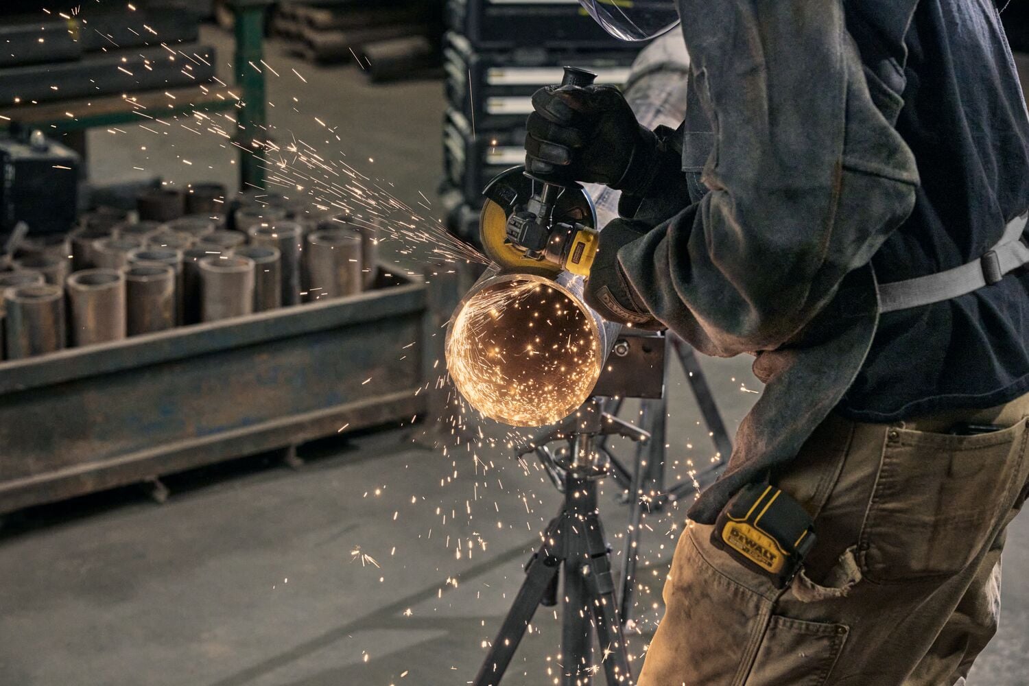 ATOMIC™ 20V MAX* 4-1/2 in. Angle Grinder completing pipe application