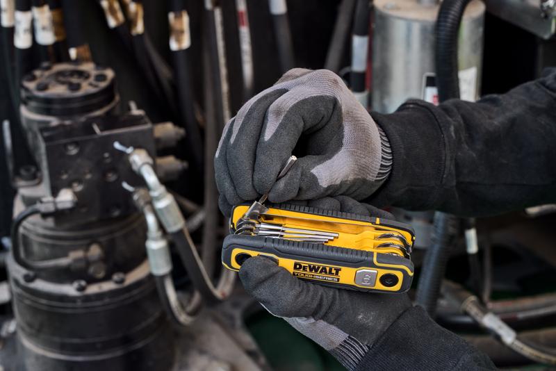 User inserting phillips crewdriving bit into DEWALT TOUGHSERIES DWHT65106 STRIKE DRIVER Demolition Tool