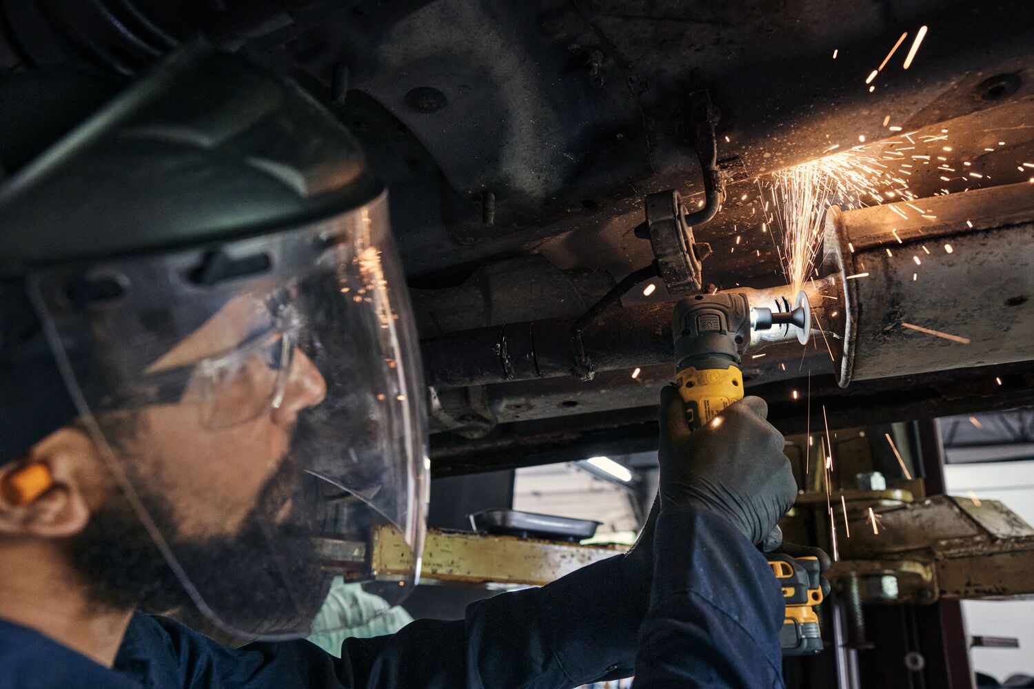 ATOMIC right angle die grinder cutting tail pipe