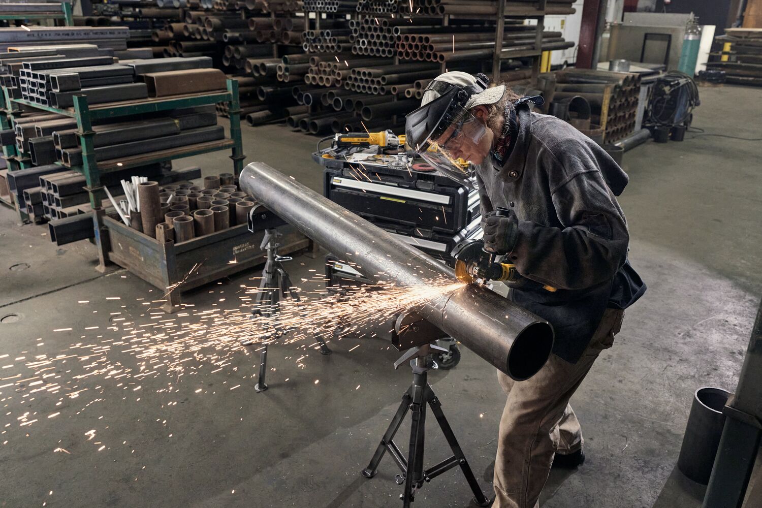 ATOMIC grinder cutting metal