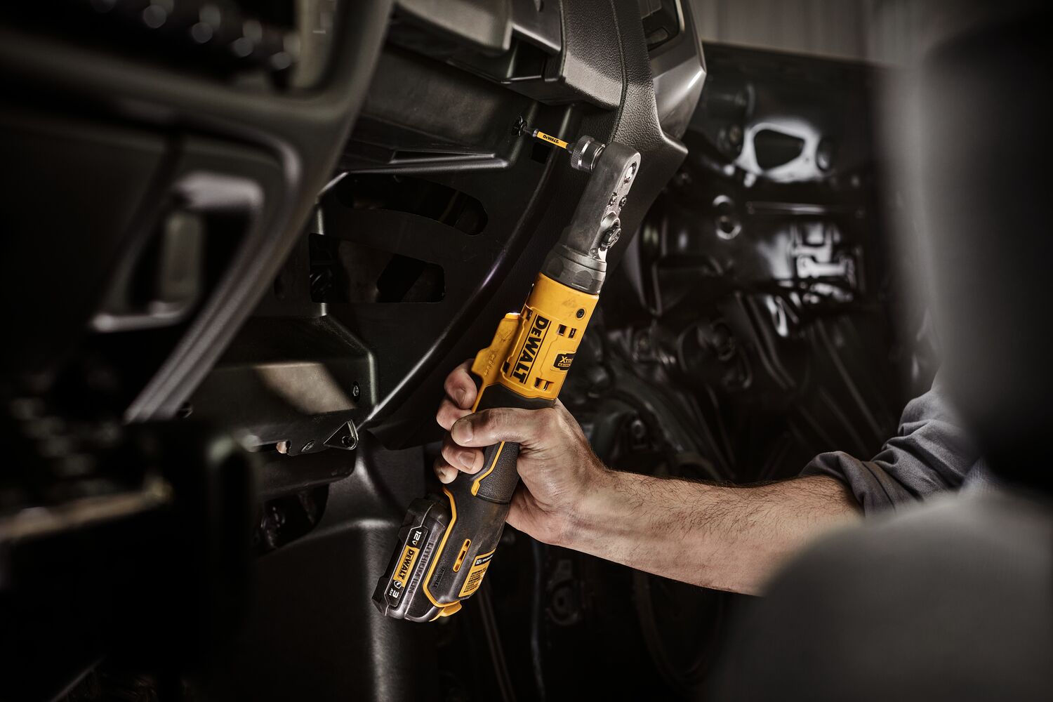 DCF500B XTREME 12V MAX Sealed Head Ratchet application image fastening with 1/4 inch quick change bit 