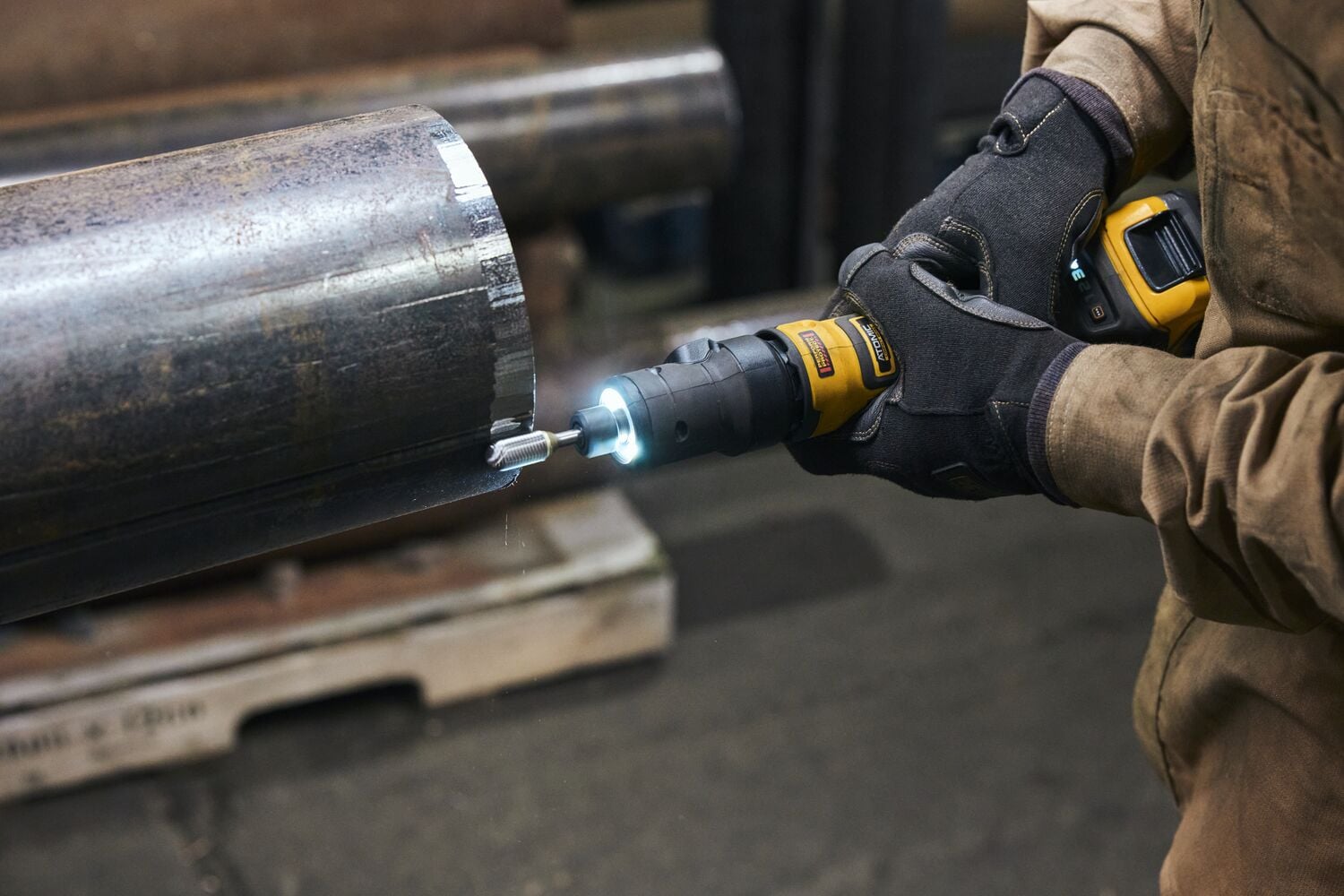 ATOMIC™ 20V MAX* Die Grinder complete application in autobody shop