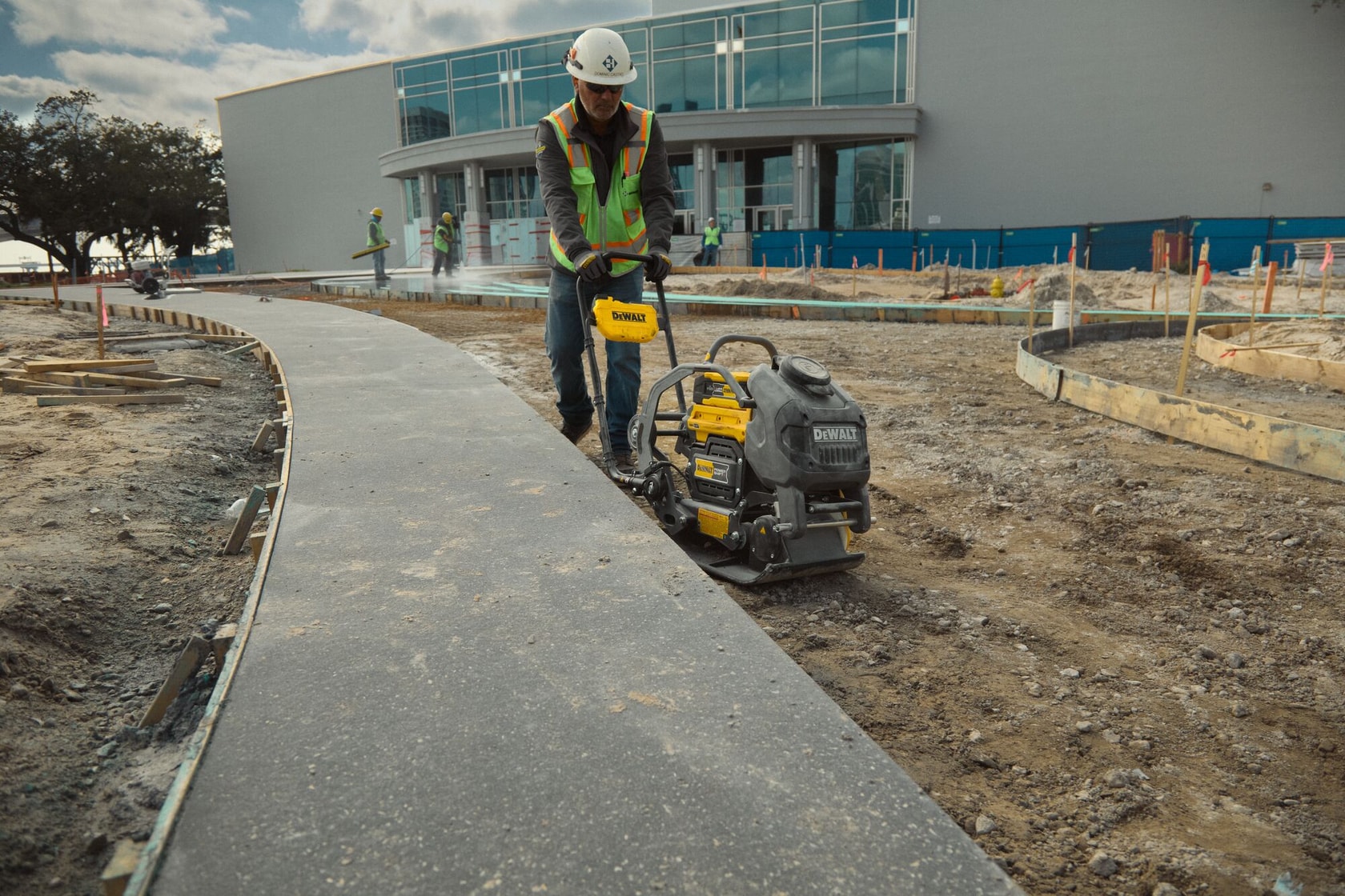DEWALT POWERSHIFT™ plate compactor compacting dirt on jobsite